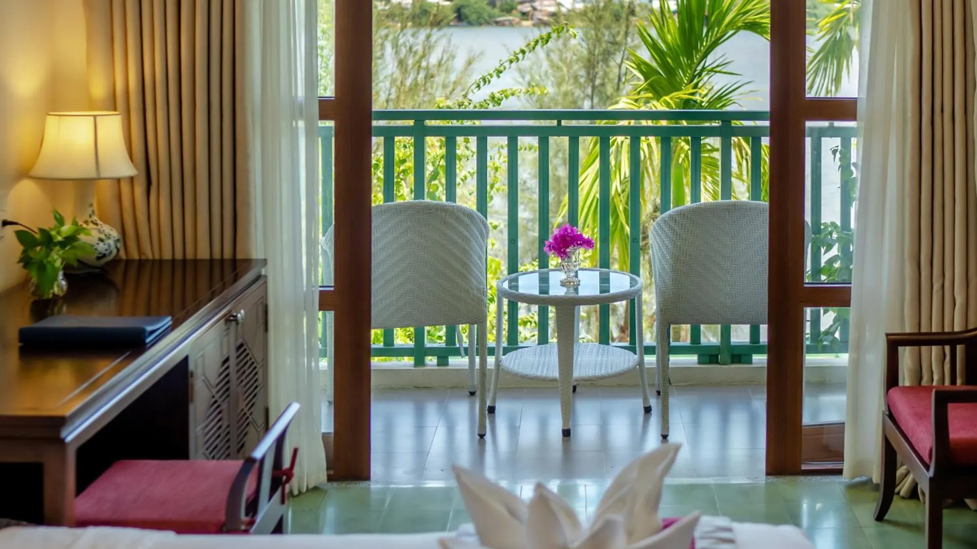 Lantana Riverside Hoi An Boutique Hotel & Spa 4*,